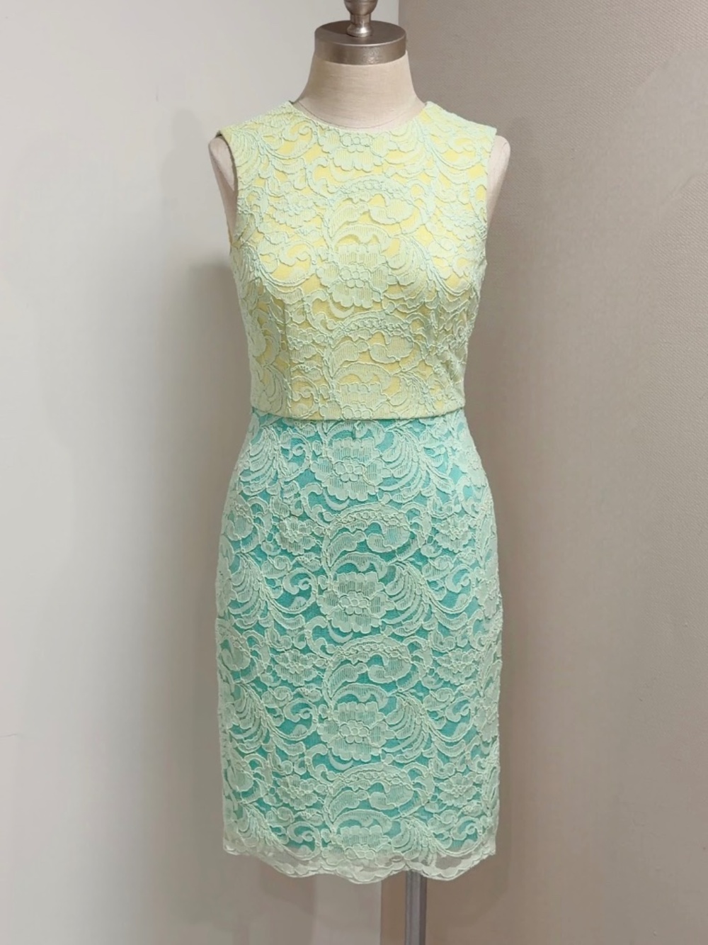 Maggy London Women's Yellow Teal Lace Floral Sleeveless Sheath Dress Size 2P